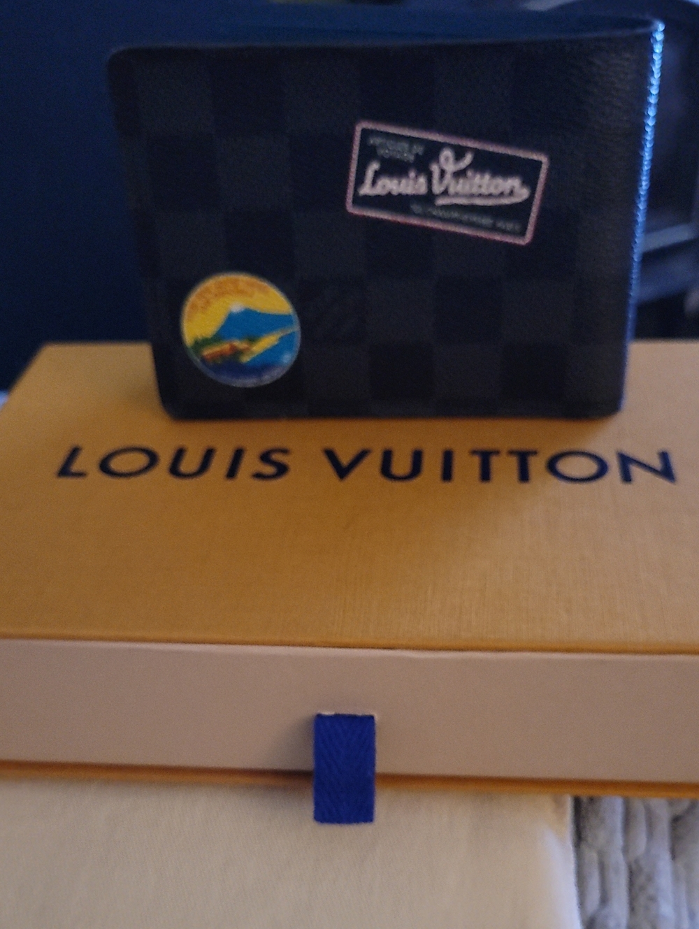 LV Damier Graphite Compact Wallet with Illustrations - Picture 3 of 3